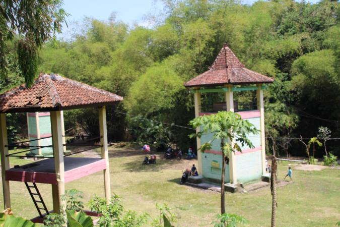 Suasana Lapangan Klampeyan di Kelurahan/Kecamatan Jatinom, Klaten, sepi, Jumat (24/9/2021). Lapangan ini biasanya berubah jadi lautan manusia saat puncak perayaan Yaa Qowiyyu. (Solopos/Taufiq Sidik Prakoso)
