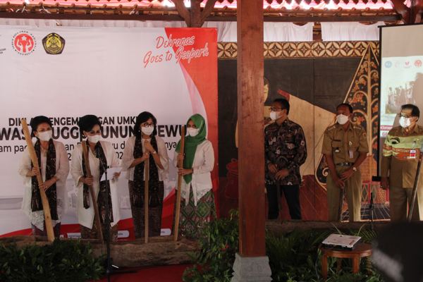 65 Pengrajin Batik di Kawasan Gunung Sewu Ikuti Diklat Pewarna Alami