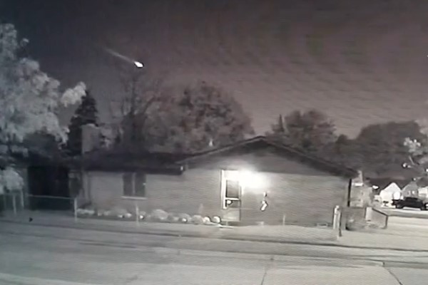 Bola api di langit Amerika rupanya satelit mata-mata Rusia yang gagal ngorbit. (Gambar: www.wxyz.com)