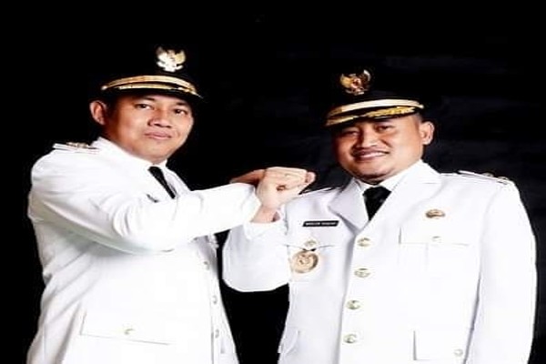Bupati Pemalang Mukti Agung Wibowo (Kiri) dan Wakil Bupati Pemalang Mansur Hidayat periode 2021-2026 (Instagram/@muktiagungwbw
