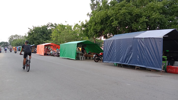 Belasan Warung Hik Siap Temani Kongkow di Alun-Alun Karanganyar