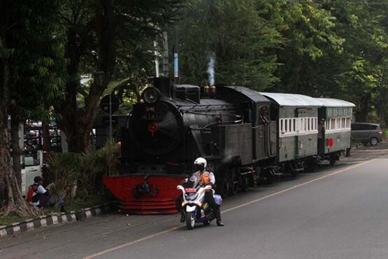 Pariwisata Dibuka Sepur Kluthuk Jaladara Kembali Membelah Kota Solo