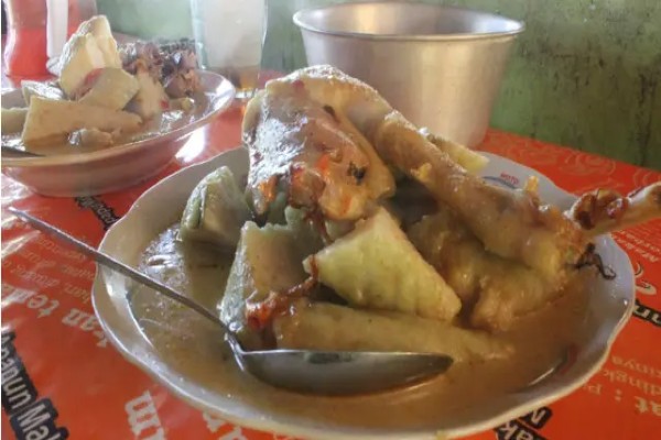 Lontong Tuyuhan Khas Rembang Penuh Makna