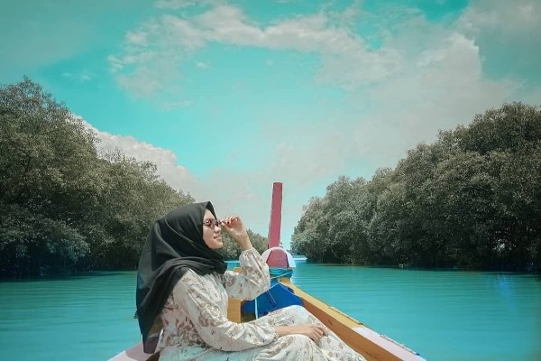 Pantai Istambul, Suguhkan Pesona Hutan Mangrove yang Indah