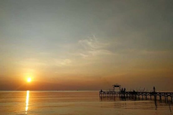 Pemandangan sunset di Pantai Istambul