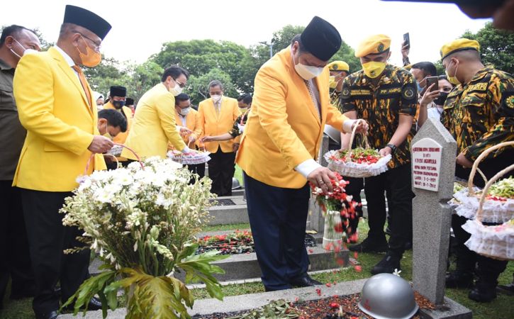 Ziarah di Kalibata, Airlangga Ajak Kader Golkar Kenang Jasa Pahlawan