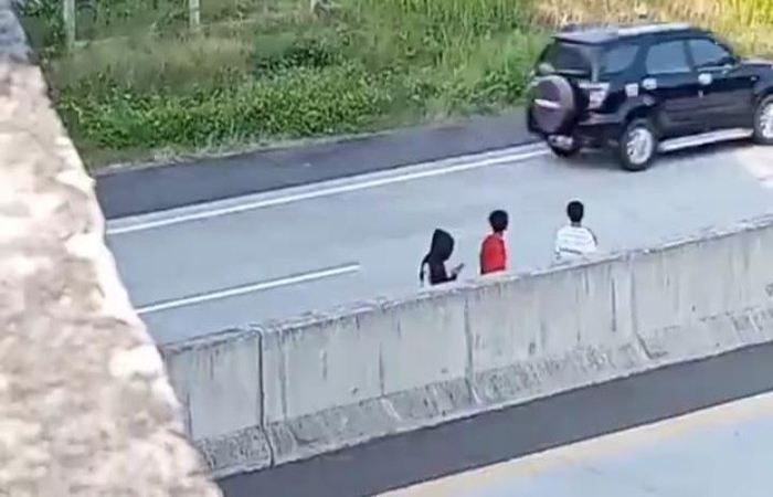 Heboh Pagar Tol Semarang-Solo Dijebol untuk Konten Video Truk Oleng