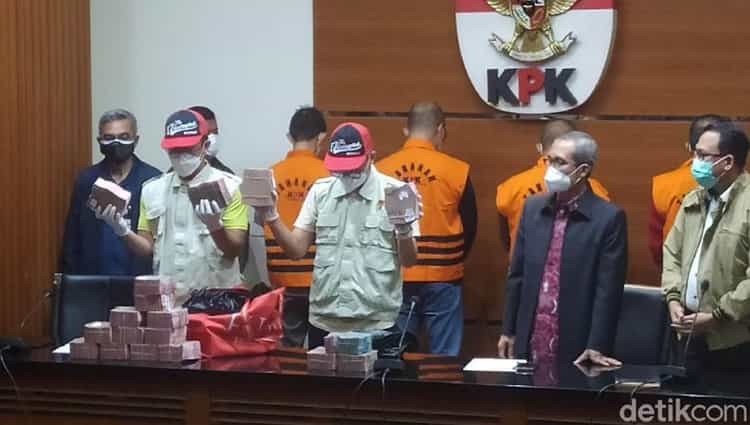 Bupati Musi Banyuasin, Dodi Alex Noerdin ditetapkan tersangka usai di-OTT KPK. (detikcom)