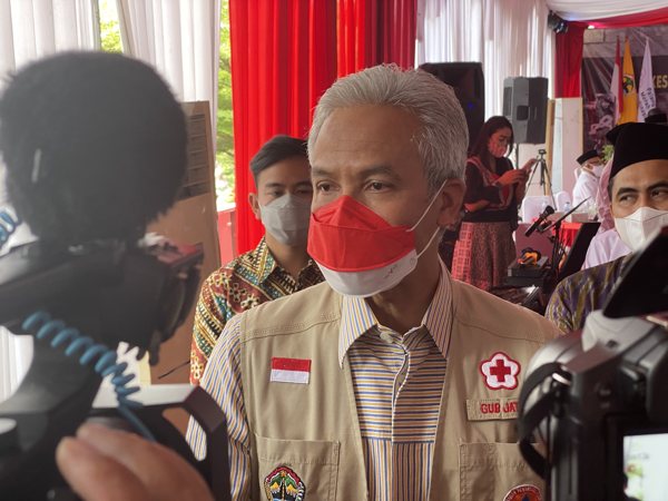Gubernur Jawa Tengah, Ganjar Pranowo, saat Rakor Kesiapsiagaan Penanggulangan Bencana bersama PMI se-Jawa Tengah di Politeknik Akbara Solo, Selasa (26/10/2021). (Solopos/Mariyana Ricky P.D.)