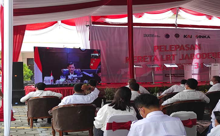 Menteri Koordinator Bidang Kemaritiman dan Investasi (Menko Marves) Luhut Binsar Pandjaitan saat memberikan sambutan secara virtual dalam acara pelepasan trainset ke-31 LRT Jabodebek, Kamis (14/10/2021). (Abdul Jalil/Solopos.com)