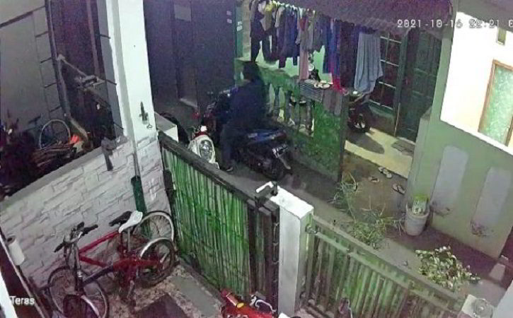 Geger Teror Sperma, Mahasiswa Onani & Crot di Motor Korban