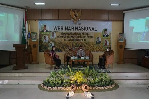 Fakultas Pertanian UNS menggelar webinar nasional tentang eksistensi petani milenial bertepatan dengan Hari Pangan Sedunia. (Istimewa/FP UNS)