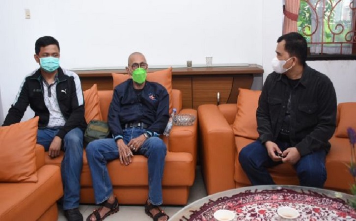 Liliek Karnaen (64) ditangkap saat mengunjungi Hotel Amaroosa Kota Bandung, Selasa (19/10/2021). (Istimewa/Kejati Jabar)