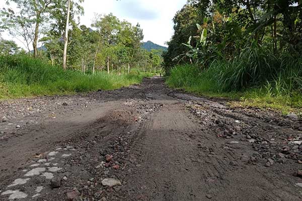 Jadi Bahan Film Kritikan, Begini Kondisi Jalan Rusak di Deles Klaten
