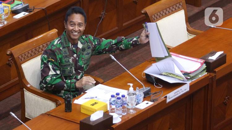 KSAD Jenderal TNI Andika Perkasa mengikuti uji kelayakan dan kepatutan calon Panglima TNI di gedung DPR, Jakarta, Sabtu (6/11/2021). (liputan6.com)