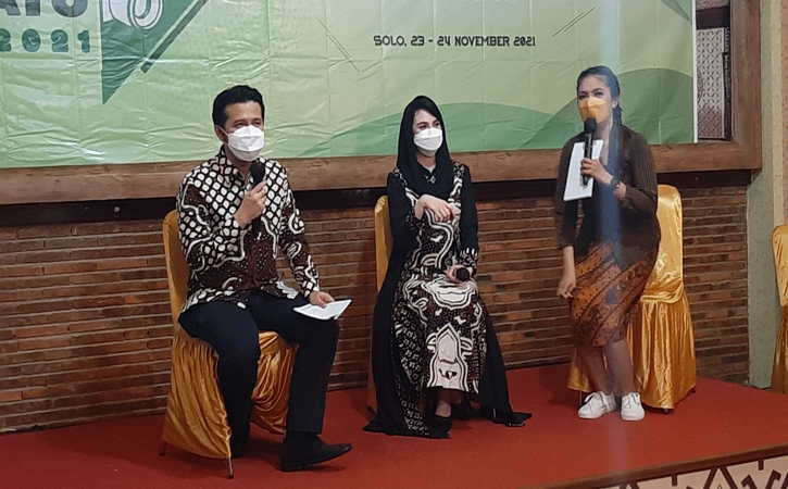 Catat, Ini Tips Cari Cuan di Medsos Ala Emil Dardak dan Arumi Bachsin