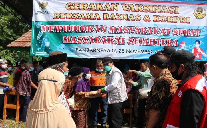 Kegiatan vaksinasi yang digelar Baznas dan Korpri Banjarnegara di TPQ Al Ikhlas Desa Gumelem Kulon, Kecamatan Susukan, Kamis (25/11/2021). (Istimewa)