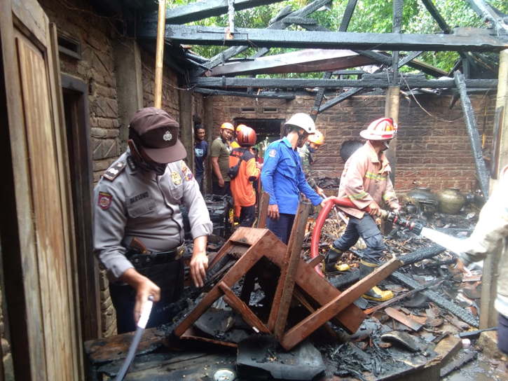 Ditinggal Pergi, Dapur Rumah Warga Mojogedang Hangus Terbakar