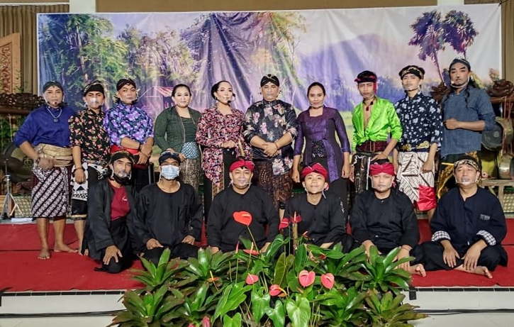 Pertunjukan Rakyat Tratap nJingkat Karanganyar Berjaya di Jawa Tengah