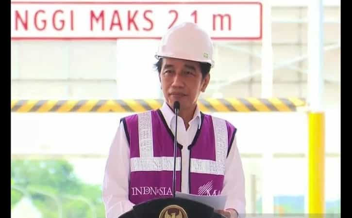 Tangkapan layar Presiden Joko Widodo saat memberikan sambutan pada peresmian Jalan Tol Serang-Panimbang Seksi 1 Ruas Serang-Rangkasbitung, di Serang, Banten, Selasa (16/11/2021). (Antara)