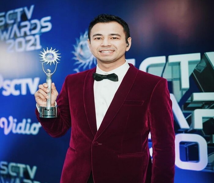 Raffi Ahmad Raih Penghargaan di SCTV Awards, Dedikasikan untuk Baby R