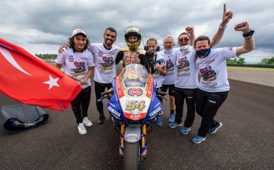 Gelar juara dunia FIM Superbike World Championship 2021 merupakan bagian dari pesta kemenangan Yamaha yang juga menjuarai kategori konstruktor dan Pata Yamaha with Brixx WorldSBK di kategori tim. (Istimewa)