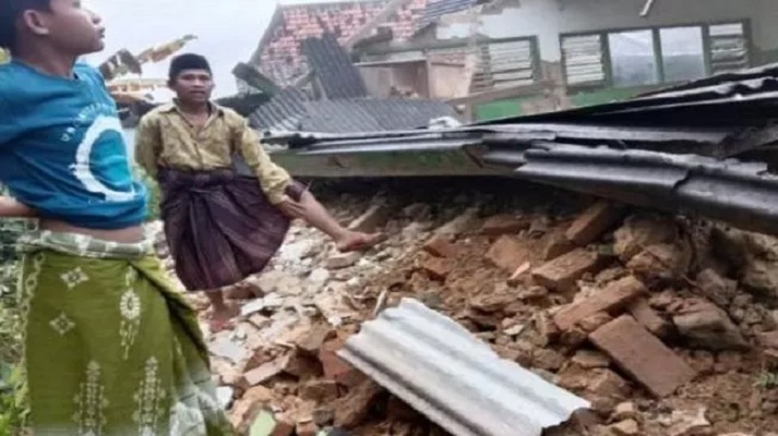 Hujan Deras di Bangkalan Sebabkan Gedung SDN Tlagah Roboh