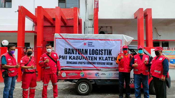 PMI Klaten Kirim Logistik untuk Korban Erupsi Gunung Semeru di Lumajang