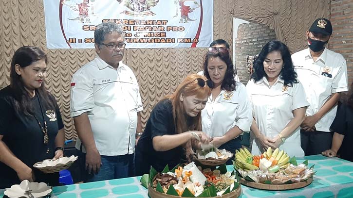 Sasar Emak-Emak, Relawan Ganjar Lantik Srikandi Pagar di Karanganyar
