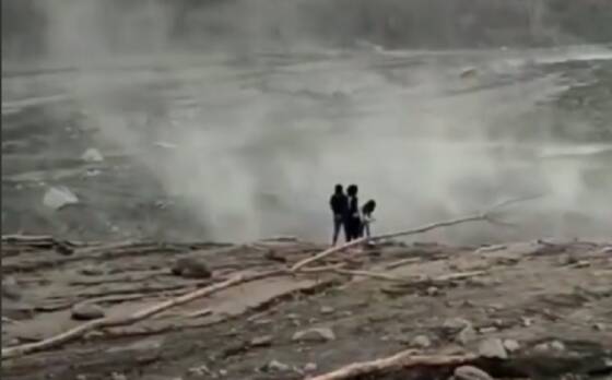 Viral Video Jembatan Shiratal Mustaqim, di Mana Lokasinya? Viral Video Jembatan Shiratal Mustaqim, di Mana Lokasinya?