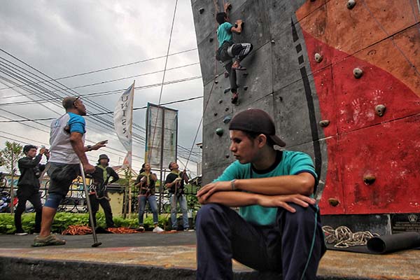 Latihan Perdana Panjat Dinding Difabel di Solo, Ini Foto-Fotonya