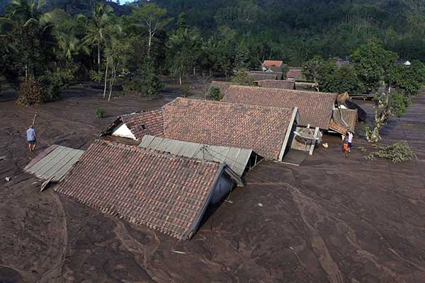 Erick Thohir: BUMN akan Relokasi Korban Semeru ke Hunian Sementara