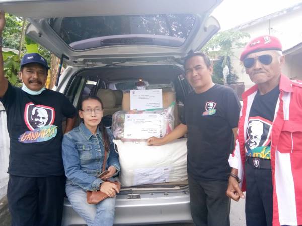 Bantu Korban Semeru, Ganjarist Sukoharjo Kirim Pakaian dan Selimut