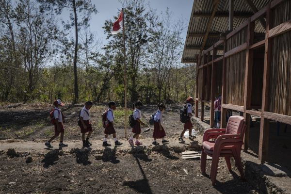 Akses anak-anak ke pendidikan pada masa Covid-19 terganggu dna tidak merata. (Istimewa/Ulet Ifansasti/Save the Children)