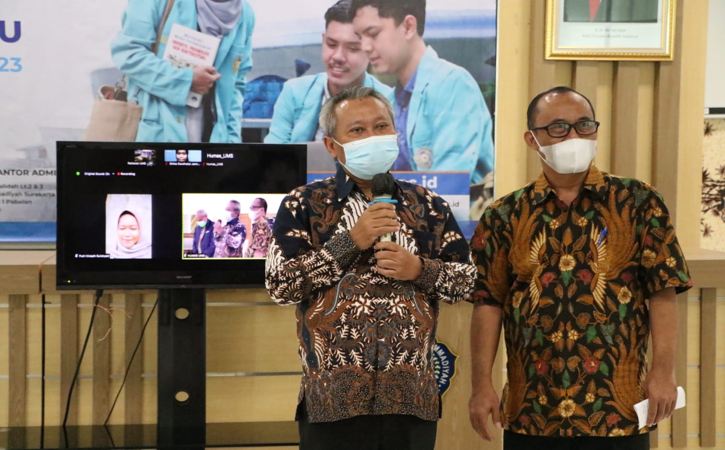 UMS mengadakan launching PMB (Penerimaan Mahasiswa Baru) di Ruang Seminar Gedung Induk Siti Walidah Lt7 dan Zoom Meeting pada Rabu (1/12/2021). (Istimewa)
