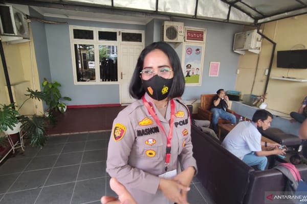 Kepala Subdit 4 Remaja, Anak dan Wanita Ditreskrimum Polda Sumatera Selatan, Komisaris Polisi Masnoni, di Palembang, Senin (6/12/2021). (Antara)