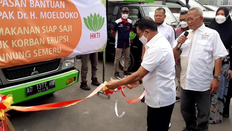 Bantu Korban Erupsi Semeru, Bos Kuliner Solo Kirim 5.000 Paket Makanan