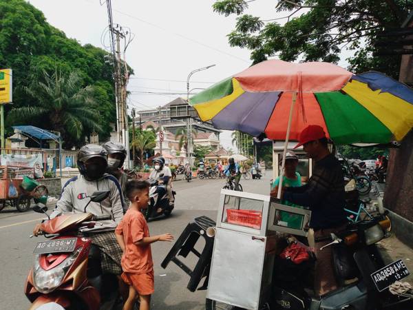 Suasana Minggu (16/1/2022) pagi di Jl Mayor Sunaryo dekat bundaran Gladak, Solo, (Solopos/Afifa Enggar Wulandari)