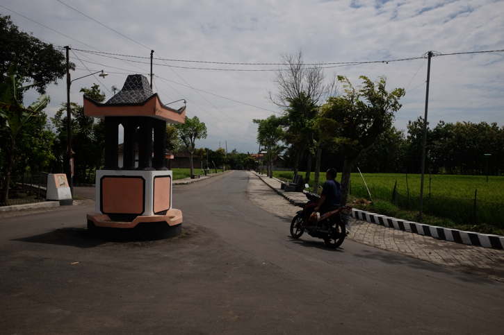 Suasana jalan desa di Desa Bedoro, Kecamatan Sambungmacan, Sragen, Kamis (13/1/2021). (Solopos.com/Wahyu Prakoso)