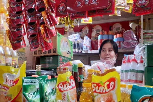 Harga Minyak Goreng di Pasar Madiun Belum Rp14.000, Pembeli Kecele