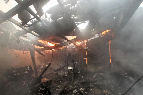 Foto-Foto Rumah Penyimpanan Barang Donasi Gereja di Solo Terbakar