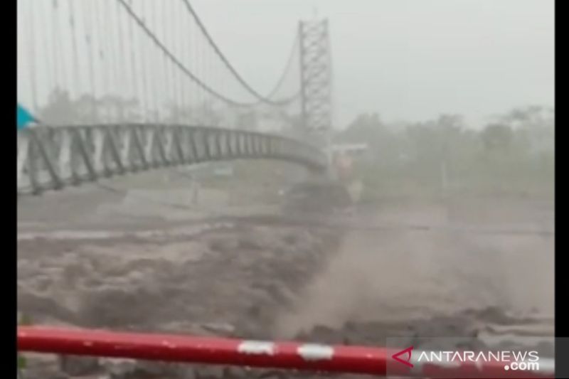 Banjir Lahar Dingin Semeru Terjang Sungai di Lumajang, Warga Waspada