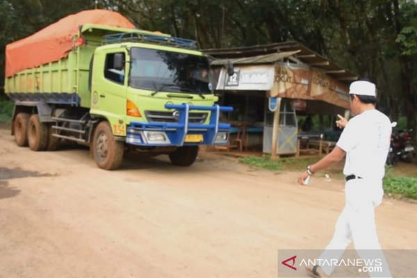 Jalan Rusak Akibat Truk Proyek, Anggota DPR "Mengamuk"