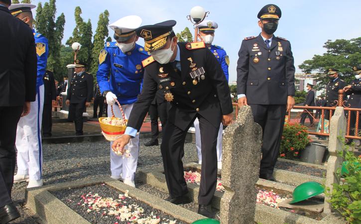 Hari Bhakti Imigrasi ke-72, Kemenkumham Jateng Tabur Bunga di TMP