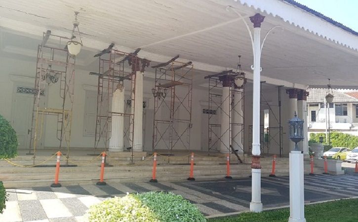 Kantor OJK Jawa Tengah yang dibangun di bekas Istana Gergaji milik pengusaha terkaya se-Asia Tenggara di Semarang. (Semarangpos.com)