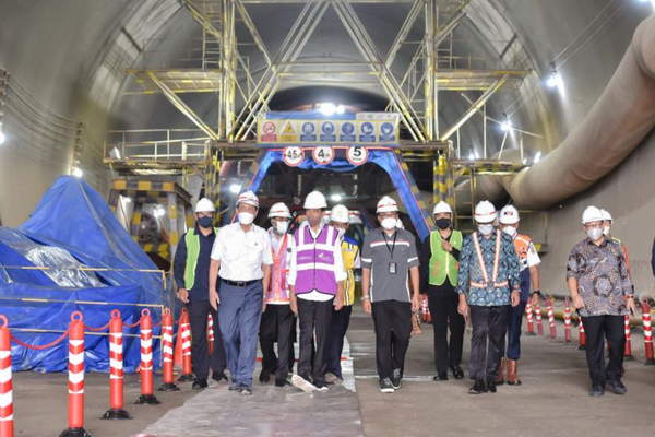 Kereta Cepat Baru 79,9 Persen, Jokowi Sebut Ini Kendalanya
