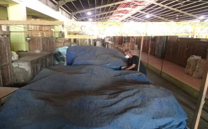 Kondisi Pasar Tanjung, Kecamatan Juwiring, yang sepi pengunjung, Senin (17/1/2022). Para pedagang tidak berjualan sehari menyusul kenaikan retribusi yang sangat tinggi di pasar setempat. (Espos/Ponco Suseno)