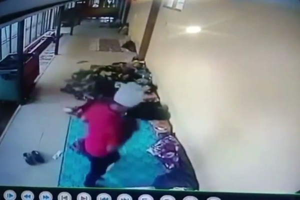Pencuri Beraksi di RS Polri Terekam CCTV
