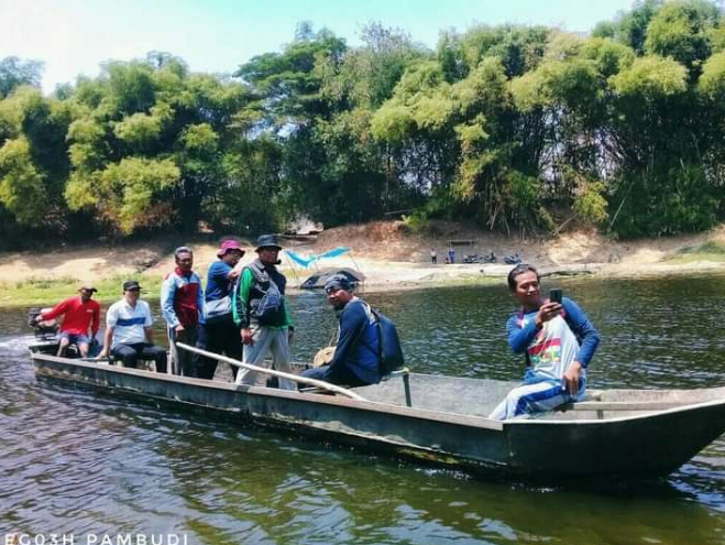 Penyeberangan Barang di Sragen