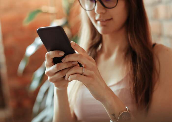 Ladies, Ini Artinya Jika Pria Menghubungi Wanita Setiap Hari